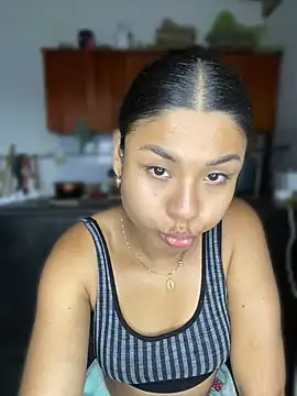 Snapshot of Romie_rous chatting on July 2026 01:15:02 PM Romie rous online show from July 2026 01:15:02 PM