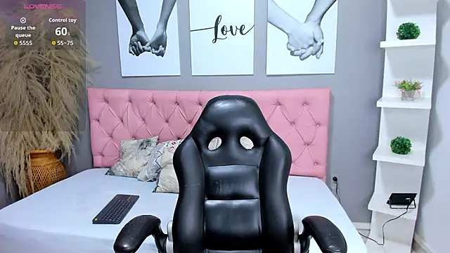 rayan linxx online show from February 2026 07:48:01 PM