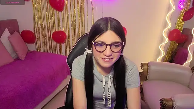 MAHYRA TAY online show from February 2026 07:10:01 PM