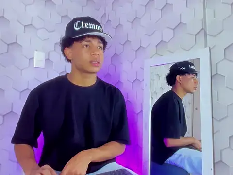 Snapshot of 777_dmz_ chatting on February 2026 01:32:01 AM 777 dmz online show from February 2026 01:32:01 AM