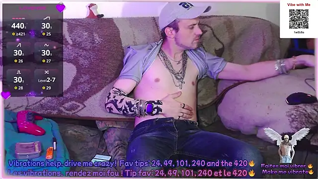 Snapshot of SwatRocShy chatting on April 2026 06:09:01 AM SwatRocShy online show from April 2026 06:09:01 AM