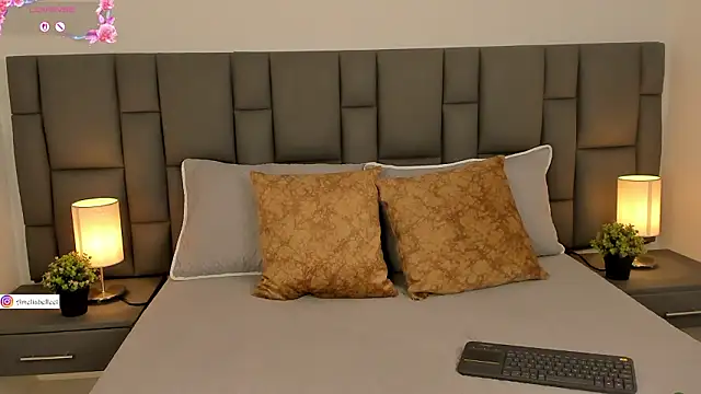 Amelie Belle  online show from February 2026 01:41:01 PM