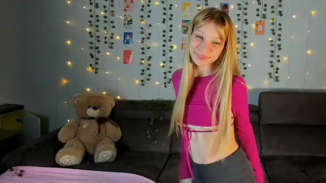 Kiracute18 online show from March 2026 05:18:01 PM