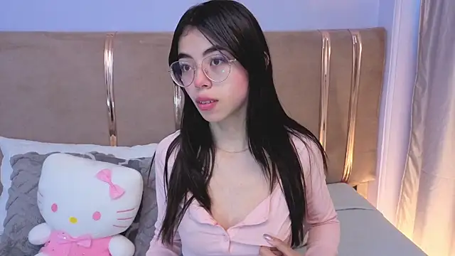 Mia Naive online show from July 2026 12:18:02 PM