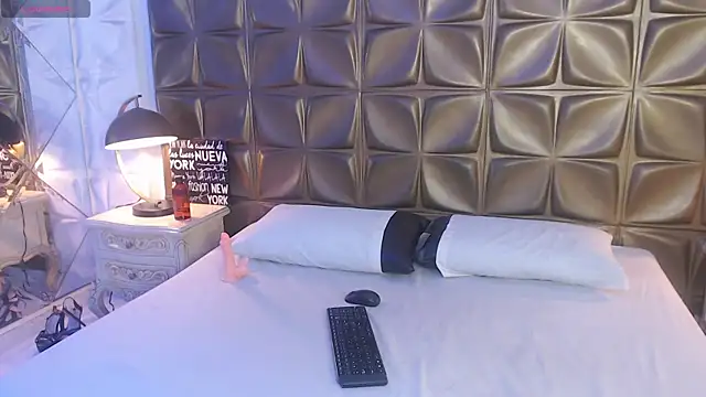 LunaJohns online show from March 2026 12:12:02 PM