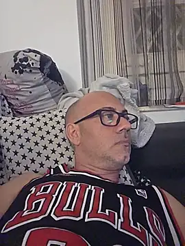 Snapshot of pareja47 chatting on June 2026 08:18:02 PM pareja47 online show from June 2026 08:18:02 PM