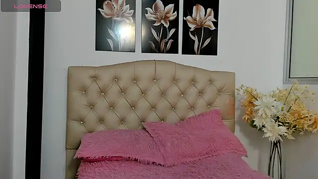 Kitty f00x online show from July 2026 12:57:02 PM