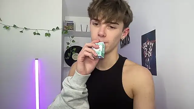 YourMilkyGuy online show from April 2026 03:50:02 PM