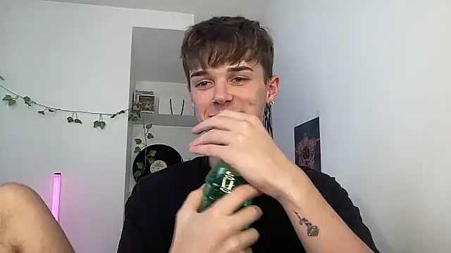 YourMilkyGuy online show from July 2026 02:59:01 PM