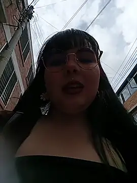 Yulska online show from April 2026 08:09:02 PM