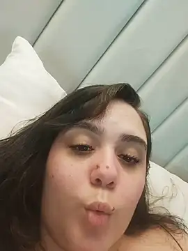 Snapshot of its_lauu_ chatting on August 2026 05:29:02 AM its lauu online show from August 2026 05:29:02 AM