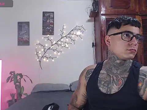 maxstrom111 online show from March 2026 01:25:01 PM