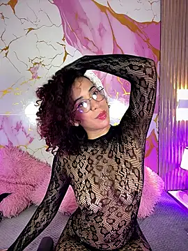 Woo isDaphne online show from April 2026 10:58:01 PM