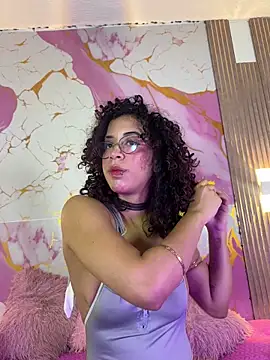 Snapshot of Woo_isDaphne chatting on May 2026 10:59:01 PM Woo isDaphne online show from May 2026 10:59:01 PM