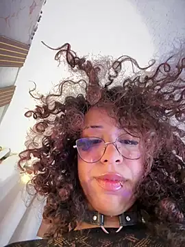 Snapshot of Woo_isDaphne chatting on May 2026 12:29:02 AM Woo isDaphne online show from May 2026 12:29:02 AM