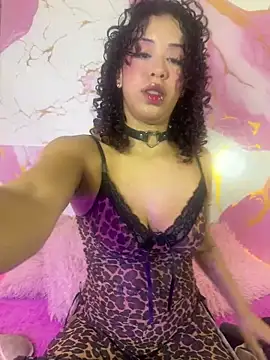 Snapshot of Woo_isDaphne chatting on May 2026 10:59:01 PM Woo isDaphne online show from May 2026 10:59:01 PM