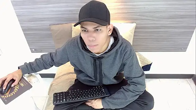 Snapshot of DaviidBuckx_ chatting on April 2026 02:15:01 AM DaviidBuckx online show from April 2026 02:15:01 AM