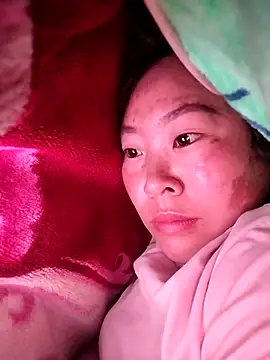 Yiyoongg online show from February 2026 09:19:02 PM