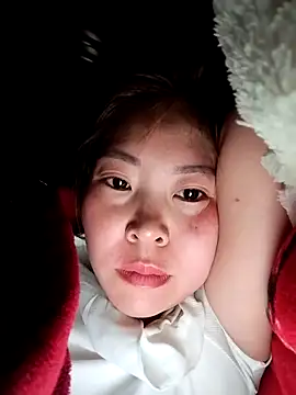 Yiyoongg online show from April 2026 10:43:02 PM