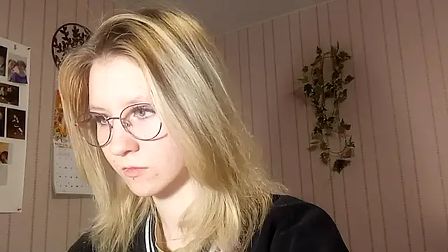 RunawayBr1de online show from February 2026 03:10:01 PM