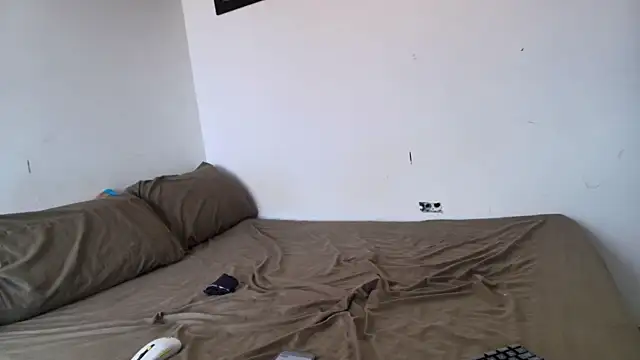 Xanderstone00 online show from April 2026 03:09:02 PM