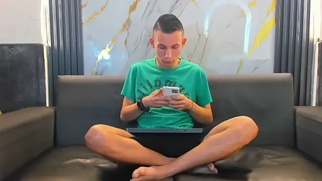 Isaak 26 online show from March 2026 12:53:02 PM