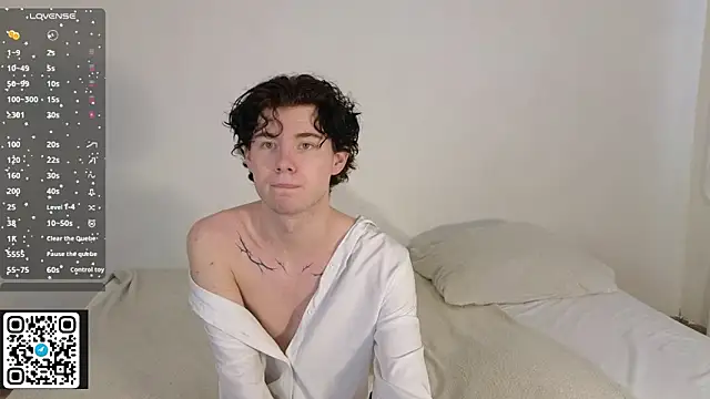 moon Gloww online show from February 2026 05:13:02 AM