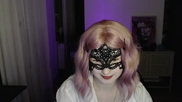 LunaXcherry online show from February 2026 08:28:01 PM