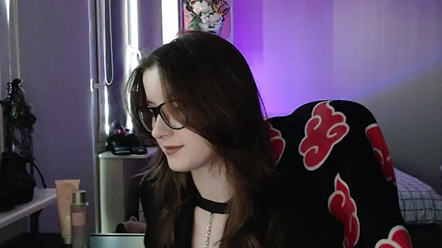 LunaXcherry online show from April 2026 04:41:01 PM