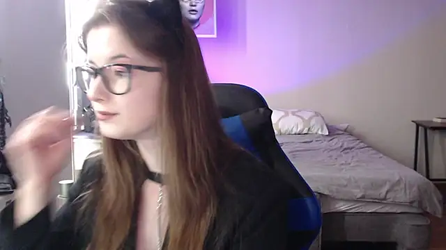 LunaXcherry online show from May 2026 11:06:01 AM