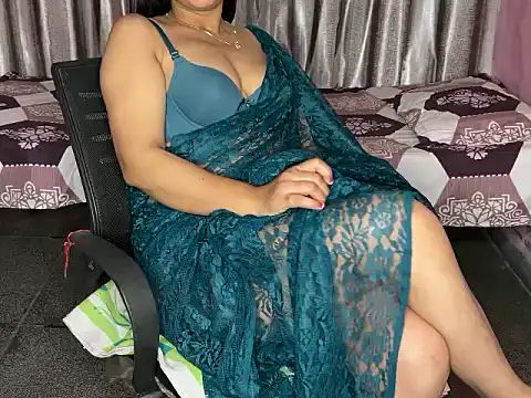 Snapshot of Radhika_4_you chatting on June 2026 02:47:02 AM Radhika 4 you online show from June 2026 02:47:02 AM