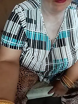 Snapshot of Simran_008 chatting on July 2026 04:16:01 AM Simran 008 online show from July 2026 04:16:01 AM