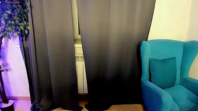 Snapshot of little__isabel chatting on May 2026 08:09:02 AM little isabel online show from May 2026 08:09:02 AM