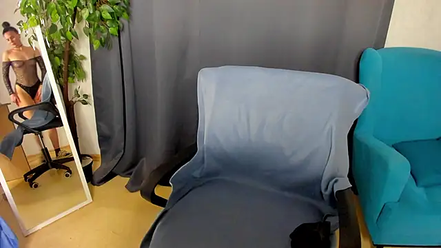 Snapshot of little__isabel chatting on May 2026 07:59:02 AM little isabel online show from May 2026 07:59:02 AM