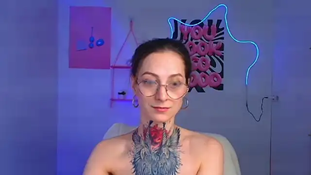 Snapshot of Esmi_Winter chatting on February 2026 06:43:02 AM Esmi Winter online show from February 2026 06:43:02 AM