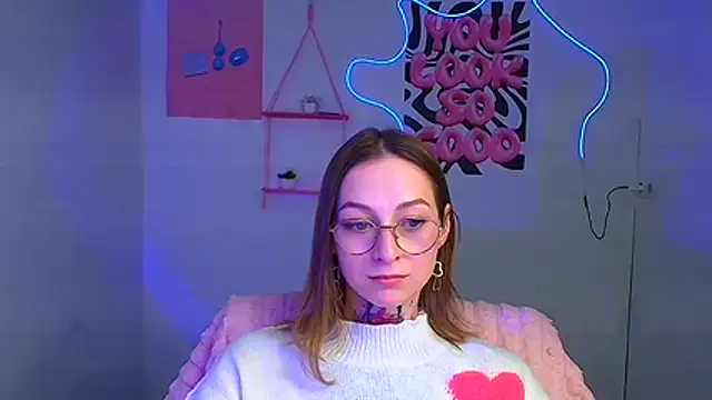 Snapshot of Esmi_Winter chatting on February 2026 06:24:01 AM Esmi Winter online show from February 2026 06:24:01 AM