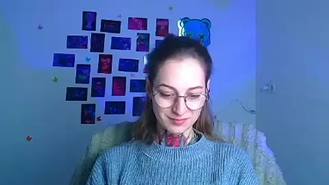 Snapshot of Esmi_Winter chatting on March 2026 06:19:01 AM Esmi Winter online show from March 2026 06:19:01 AM