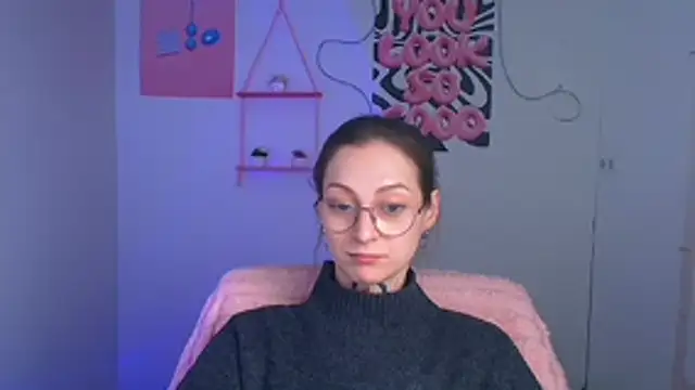 Esmi Winter online show from April 2026 11:42:02 AM