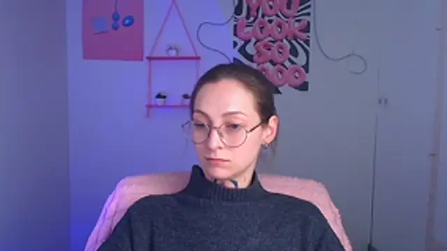 Esmi Winter online show from April 2026 12:29:02 PM