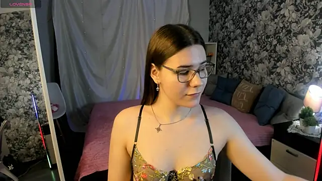 Snapshot of Coraline_kitty chatting on May 2026 11:38:01 AM Coraline kitty online show from May 2026 11:38:01 AM