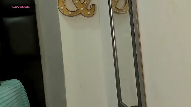 Criistal castro online show from March 2026 12:01:02 PM