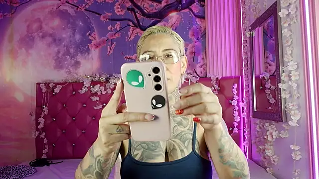 Everlyn sexx online show from April 2026 02:43:01 PM