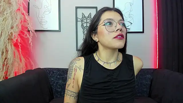 Lanadelrey 1 online show from April 2026 11:57:02 AM