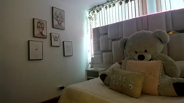 Maya-jhons online show from April 2026 01:16:01 PM