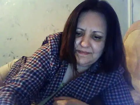 LockyCharm111 online show from April 2026 05:39:02 PM