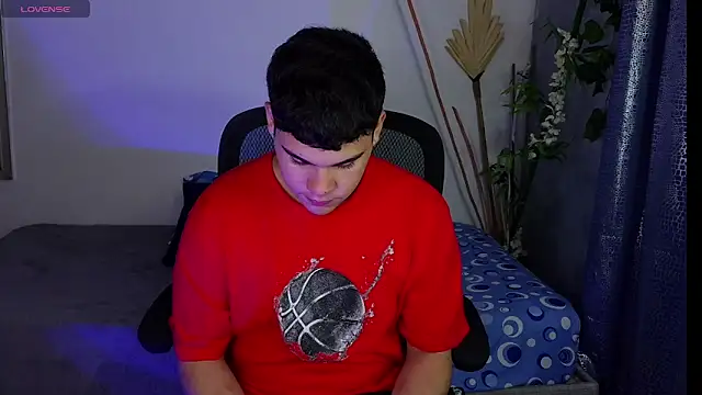 eithan jonnes online show from April 2026 01:07:01 AM