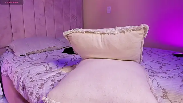 Ashley Beaomunt online show from April 2026 02:53:01 PM