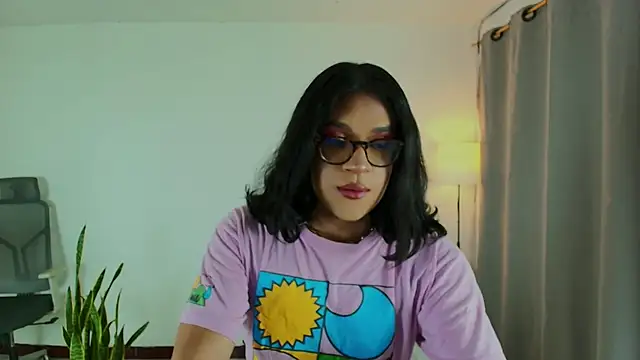 Snapshot of succubus_Vitta chatting on May 2026 11:00:02 PM succubus Vitta online show from May 2026 11:00:02 PM