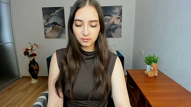 Effy Royse online show from April 2026 11:52:01 AM