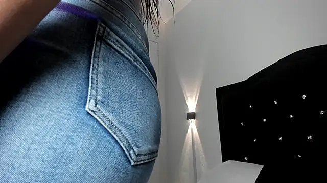 gisell antonella online show from April 2026 01:01:02 PM